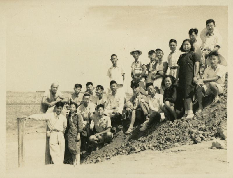 圖6  1949年，沐鸣2學生赴南匯修堤壩（李均學長提供）.jpg